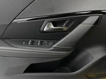 Photo 62 Peugeot 208  PureTech 100 S&S BVM6