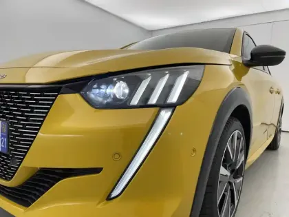 Photo 60 Peugeot 208  PureTech 100 S&S BVM6