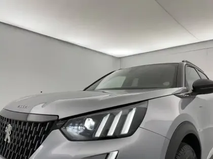 Photo 28 Peugeot 2008  PureTech 130 S&S BVM6