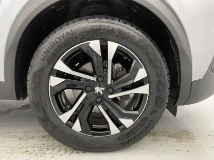 Photo 17 Peugeot 2008  PureTech 130 S&S BVM6