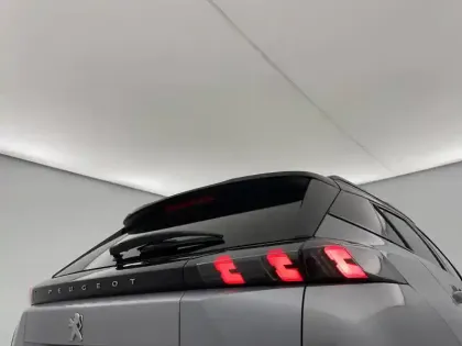 Photo 23 Peugeot 2008  PureTech 130 S&S BVM6