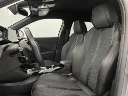 Photo 13 Peugeot 2008  PureTech 130 S&S BVM6