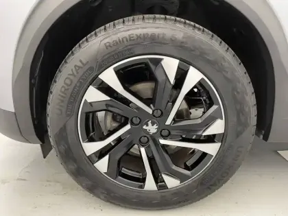 Photo 16 Peugeot 2008  PureTech 130 S&S BVM6