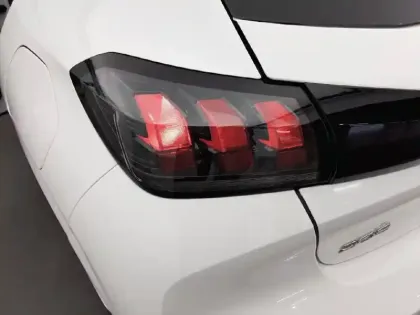 Photo 16 Peugeot 208  PureTech 75 S&S BVM5