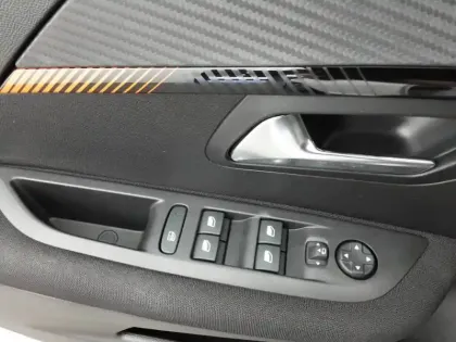 Photo 20 Peugeot 208  PureTech 75 S&S BVM5