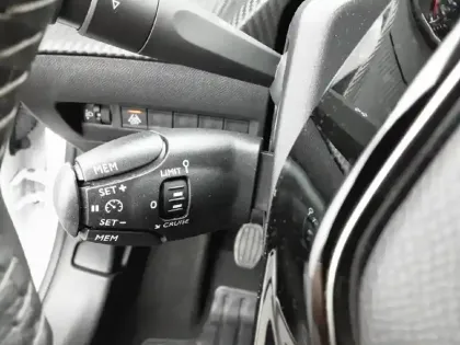 Photo 18 Peugeot 208  PureTech 75 S&S BVM5