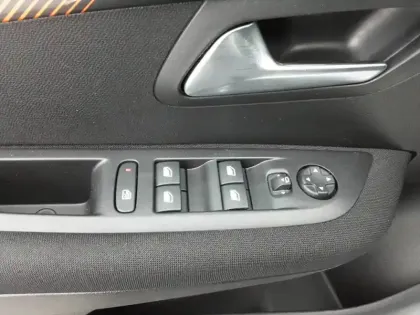 Photo 17 Peugeot 208  PureTech 75 S&S BVM5