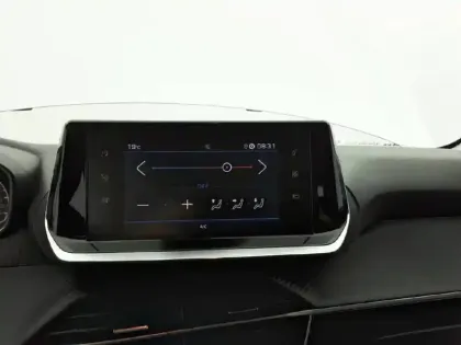 Photo 21 Peugeot 208  PureTech 75 S&S BVM5