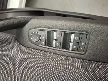 Photo 33 Renault Captur  E-Tech full hybrid 145 ch