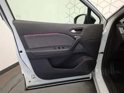 Photo 21 Renault Captur  E-Tech full hybrid 145 ch