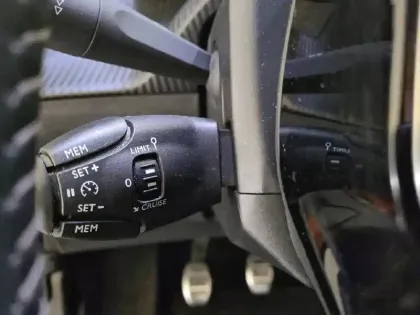 Photo 26 Peugeot 2008  PureTech 130 S&S BVM6