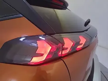 Photo 16 Peugeot 2008  PureTech 130 S&S BVM6