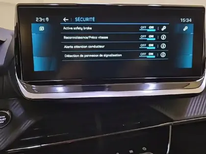 Photo 21 Peugeot 2008  PureTech 130 S&S BVM6