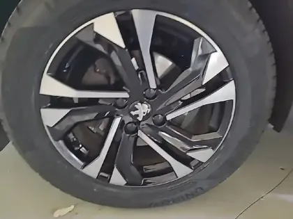 Photo 12 Peugeot 2008  PureTech 130 S&S BVM6