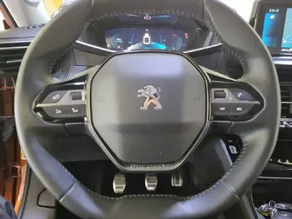 Photo 8 Peugeot 2008  PureTech 130 S&S BVM6