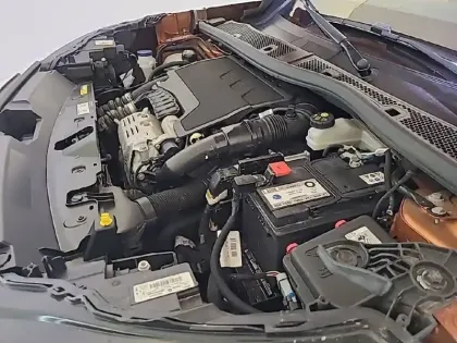 Photo 18 Peugeot 2008  PureTech 130 S&S BVM6