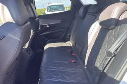 Photo 41 Peugeot 3008  Hybrid4 300 e-EAT8