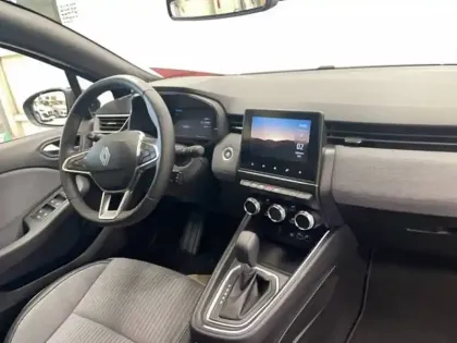 Photo 38 Renault Clio  E-Tech full hybrid 145
