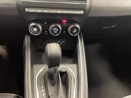 Photo 16 Renault Clio  E-Tech full hybrid 145