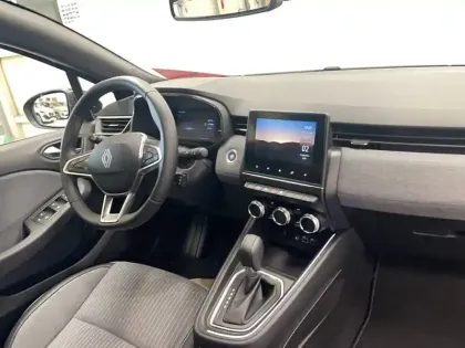 Photo 8 Renault Clio  E-Tech full hybrid 145