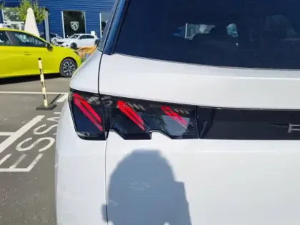 Photo 36 Peugeot 5008  Hybrid 145 e-DCS6