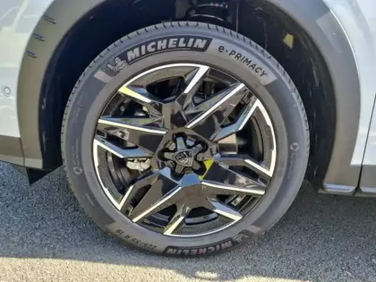 Photo 32 Peugeot 5008  Hybrid 145 e-DCS6