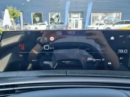 Photo 29 Peugeot 5008  Hybrid 145 e-DCS6