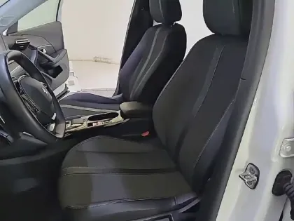 Photo 39 Peugeot 2008  BlueHDi 130 S&S EAT8