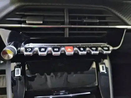 Photo 52 Peugeot 2008  BlueHDi 130 S&S EAT8