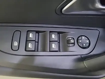 Photo 57 Peugeot 2008  BlueHDi 130 S&S EAT8