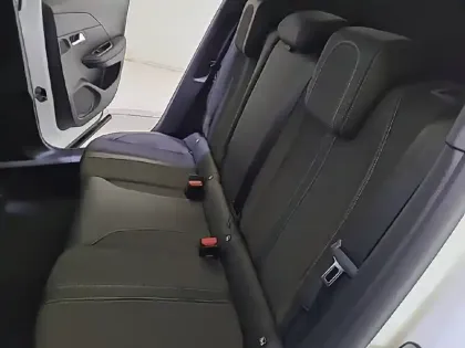 Photo 40 Peugeot 2008  BlueHDi 130 S&S EAT8