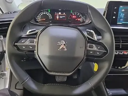 Photo 37 Peugeot 2008  BlueHDi 130 S&S EAT8