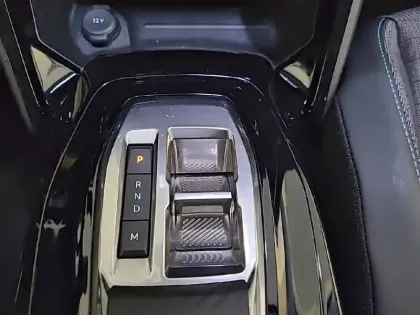 Photo 42 Peugeot 2008  BlueHDi 130 S&S EAT8