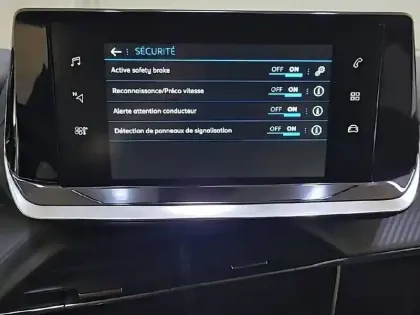 Photo 49 Peugeot 2008  BlueHDi 130 S&S EAT8