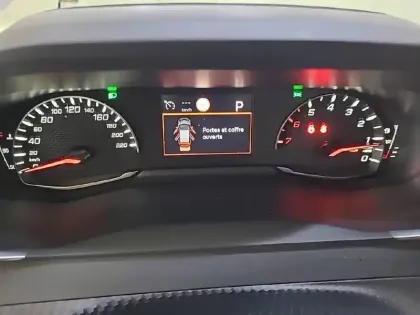 Photo 38 Peugeot 2008  BlueHDi 130 S&S EAT8