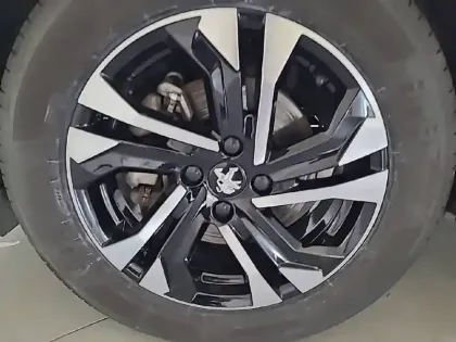 Photo 41 Peugeot 2008  BlueHDi 130 S&S EAT8