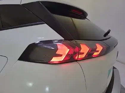 Photo 44 Peugeot 2008  BlueHDi 130 S&S EAT8