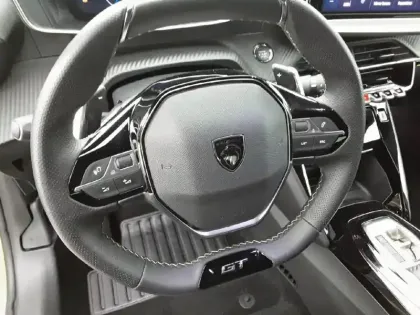 Photo 8 Peugeot 208  Hybrid 136 e-DCS6