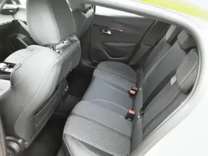 Photo 11 Peugeot 208  Hybrid 136 e-DCS6