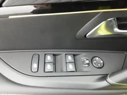 Photo 17 Peugeot 208  Hybrid 136 e-DCS6