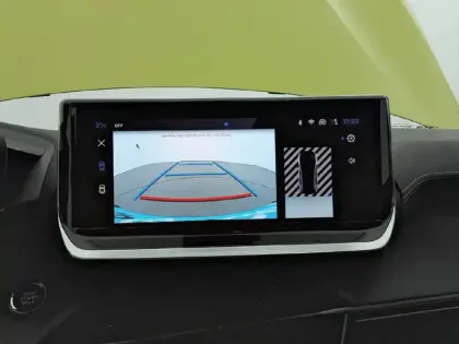 Photo 20 Peugeot 208  Hybrid 136 e-DCS6