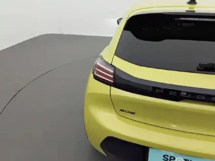 Photo 16 Peugeot 208  Hybrid 136 e-DCS6