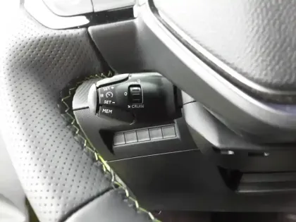 Photo 18 Peugeot 208  Hybrid 136 e-DCS6