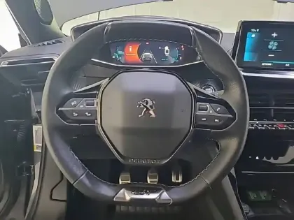 Photo 8 Peugeot 2008  PureTech 130 S&S BVM6