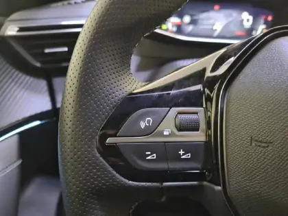 Photo 27 Peugeot 2008  PureTech 130 S&S BVM6