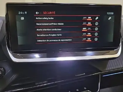 Photo 21 Peugeot 2008  PureTech 130 S&S BVM6