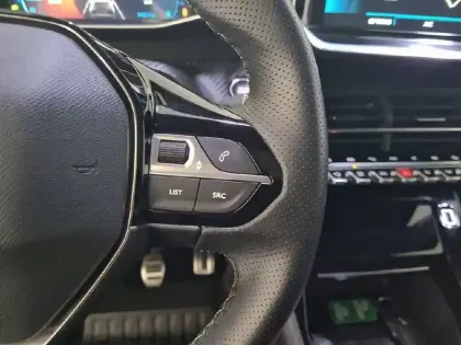 Photo 21 Peugeot 2008  PureTech 130 S&S BVM6