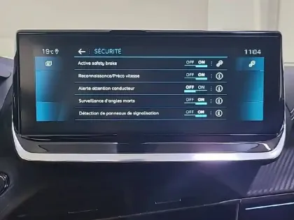 Photo 27 Peugeot 2008  PureTech 130 S&S BVM6
