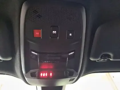 Photo 29 Peugeot 2008  PureTech 130 S&S BVM6