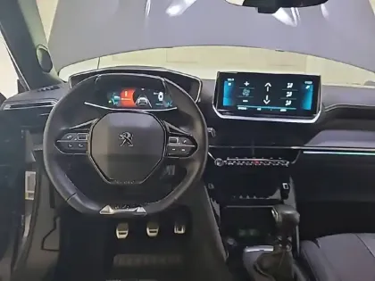 Photo 7 Peugeot 2008  PureTech 130 S&S BVM6